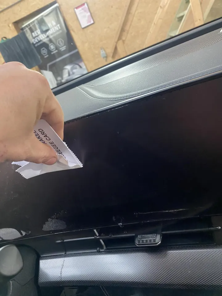Films anti-traces pour écrans auto 